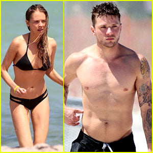 Ryan Phillippe Goes Shirtless & He's in His Best Shape Ever!