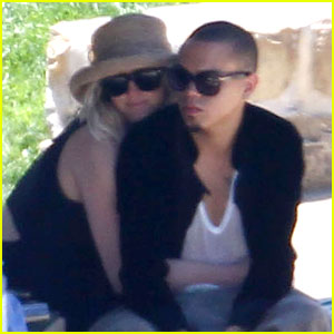 Ashlee Simpson & Evan Ross Cuddle at the Pool After Jessica's Wedding!