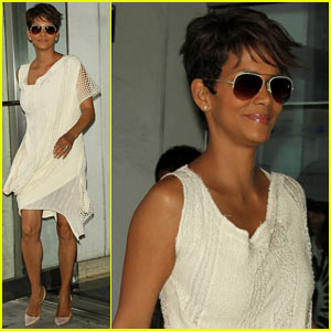 Halle Berry Admits to David Letterman That She Believes in Aliens!