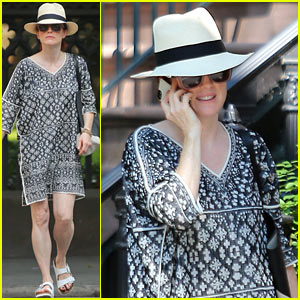 Julianne Moore Looks So Summer Chic in Sweltering New York City