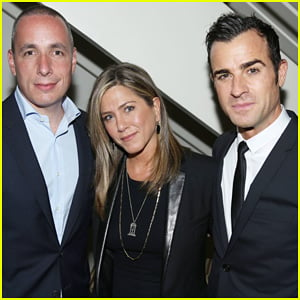 Justin Theroux Celebrates 'Details' Mag Cover at Private Dinner with Fiance Jennifer Aniston & Courteney Cox!