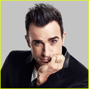 Justin Theroux Wears His Name on His Ring for 'Elle'