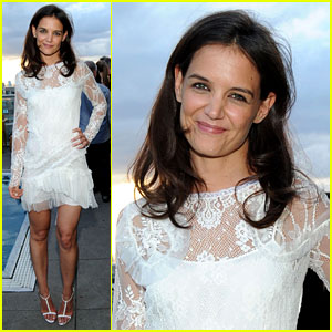 Katie Holmes Surfs Into the Sunset in New York City!