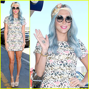 Kesha Rocks Newly Dyed Blue Hair at LAX