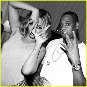 Beyonce & Jay Z Keep a United Front Backstage at 'On The Run'