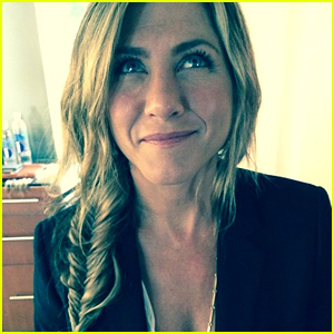 Jennifer Aniston Gets Her Hair Braided & Looks So Pretty in New Pic