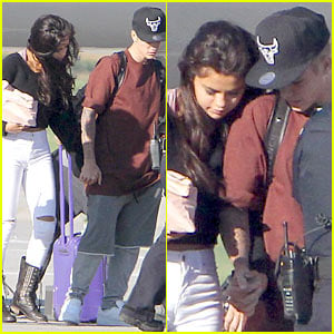 Justin Bieber & Selena Gomez Hold Hands Upon Arrival in Canada