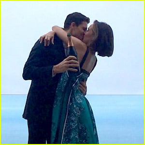 Robbie Amell Engaged To 'Chasing Life' Star Italia Ricci!