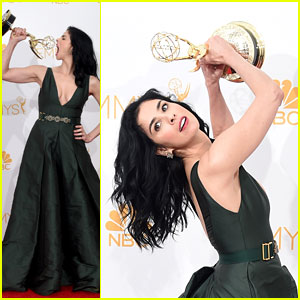 Sarah Silverman Gets Silly Backstage After Winning an Emmy!