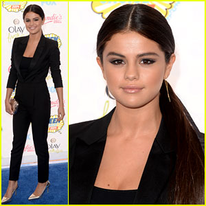Selena Gomez Is the Ultimate Choice Winner at Teen Choice Awards 2014