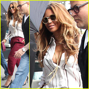 Beyonce & Jay Z Enjoy Family Lunch Amid Pregnancy Rumors