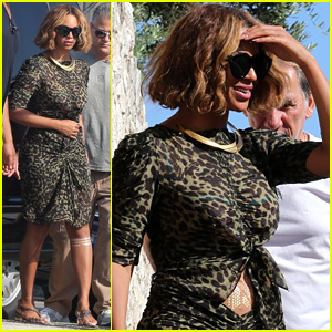 Beyonce Holds Possible Baby Bump Before Pregnancy Rumors - See the Pics!