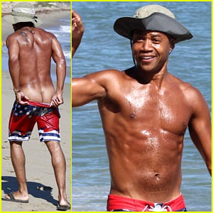 Cuba Gooding Jr. Flashes His Butt & Looks Ripped at the Beach!