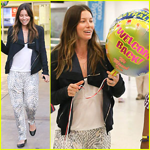 Jessica Biel Looks So Happy To Be In Australia For Justin Timberlake's Tour Stop