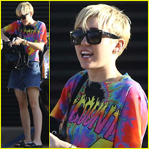 Miley Cyrus Calls Dad Billy Ray a Magical Hillbilly Wizard!