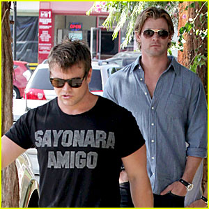 Chris Hemsworth Grabs Lunch with His Older Brother Luke!
