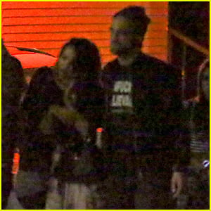 Robert Pattinson & FKA twigs Have a Date Night with Friends