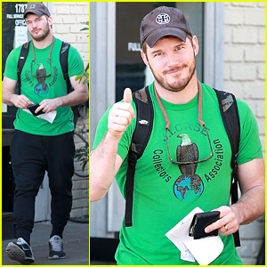 Chris Pratt Gives the Thumbs Up After Not Being Named Sexiest Man Alive