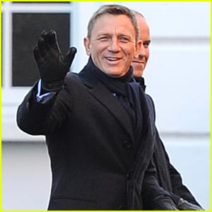 Daniel Craig Waves to His Fans While Continuing to Film 'Spectre'