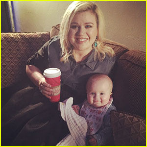 Kelly Clarkson's Daughter River Has the Cutest Smile in This New Picture