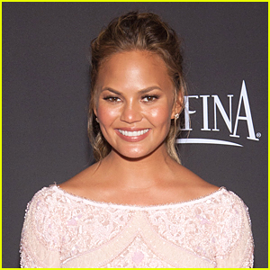 Chrissy Teigen Mourns the SkyMall Demise With Epic Tweets | Chrissy