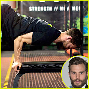 Jamie Dornan Shows Off Bulging Muscles In Hot Workout Pic!