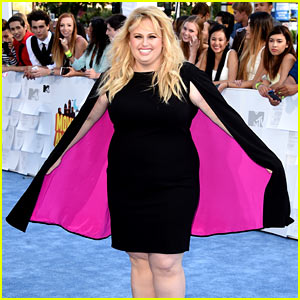 Rebel Wilson Wears a Cape at MTV Movie Awards 2015