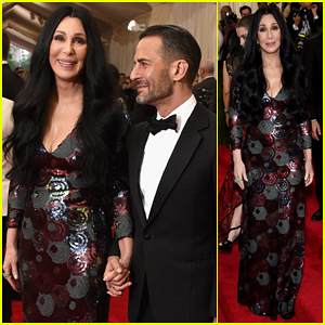 Cher Sparkles at Met Gala 2015 with Marc Jacobs!