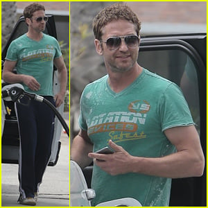 Gerard Butler Shows Off His Biceps in a T-Shirt