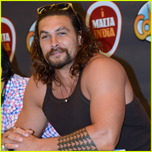 Jason Momoa's Muscles Look Out Of Control at Puerto Rico Comic-Con