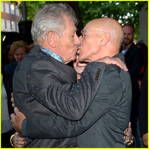Ian McKellen & Patrick Stewart Share Friendly Kiss on the Lips