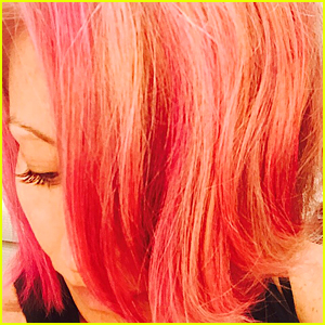 Kelly Ripa Debuts Pink Hair On 'Live With Kelly & Michael'