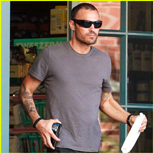 Brian Austin Green Wears Wedding Ring After His Split