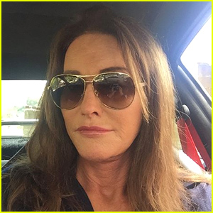 Caitlyn Jenner Posts Her Very First Selfie!