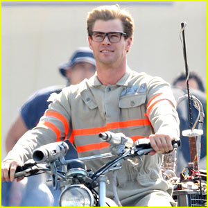 Chris Hemsworth Wears 'Ghostbusters' Costume on Set!