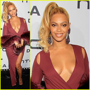 Beyonce Flaunts Cleavage in Sexy Dress at Tidal Concert!