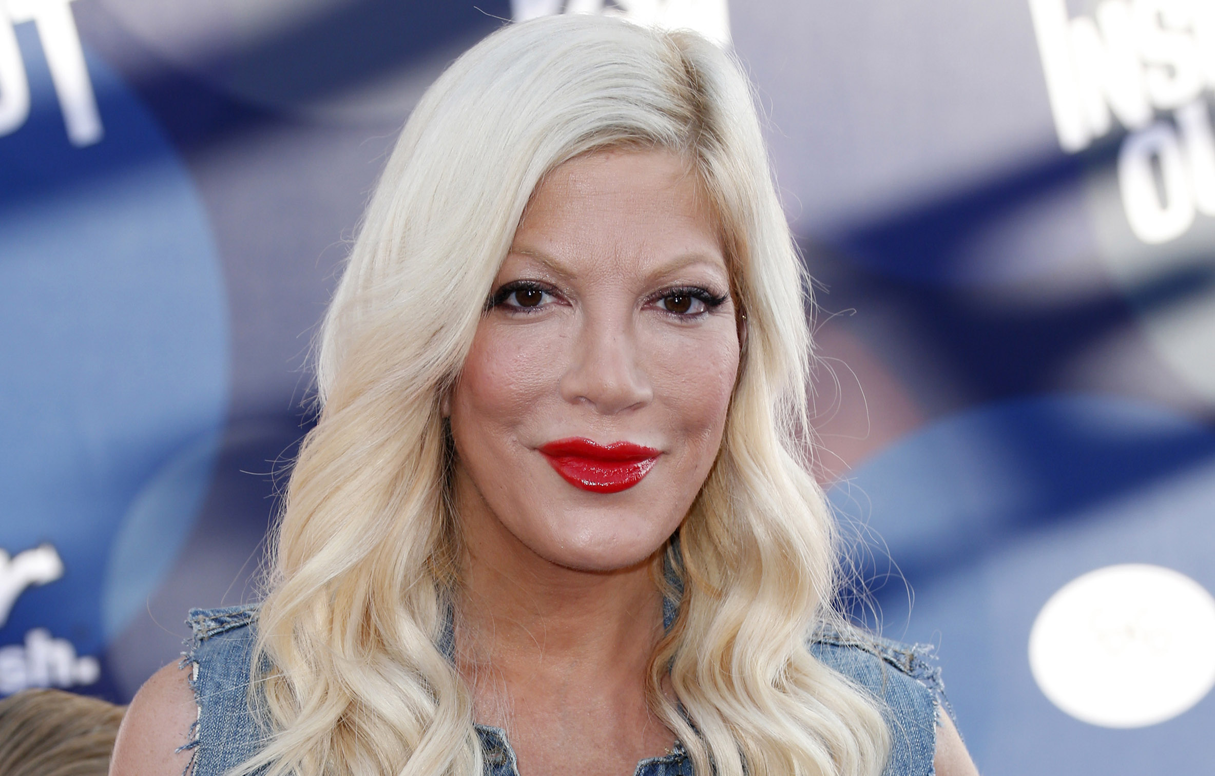 Tori Spelling Takes a Crazy Lie Detector Test (Video) Newsies, Tori(01)