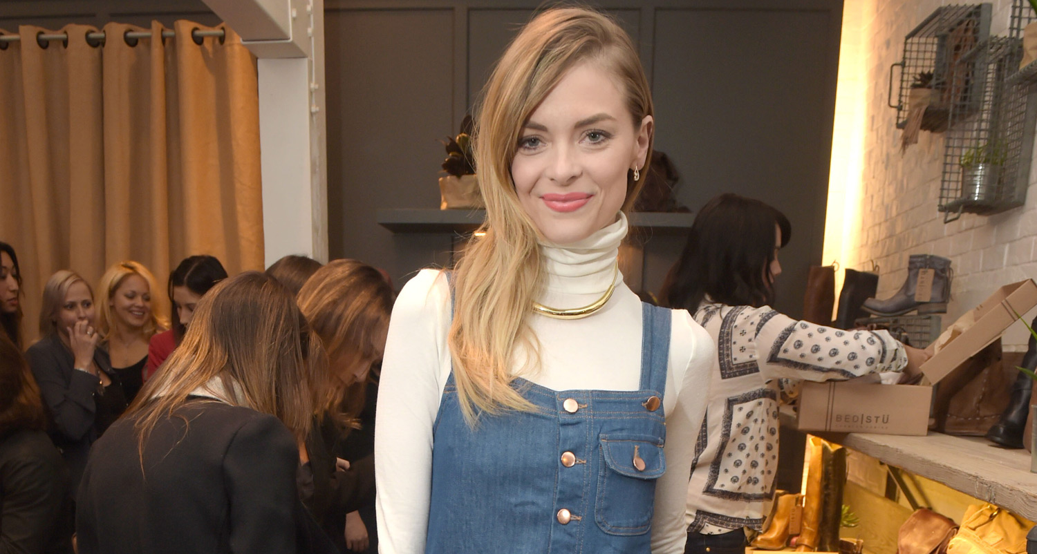 Jaime King Launches ‘A Pea In The Pod’ Maternity Holiday Line