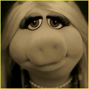 Miss Piggy Channels Adele in The Muppets' 'Hello' Spoof!