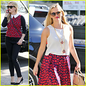 Reese Witherspoon Gushes Over Dolly Parton Wearing Handbag She Designed