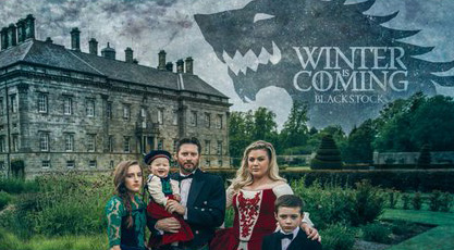 Kelly Clarkson & Family Pose For Amazing ‘Game of Thrones’ Christmas Card!