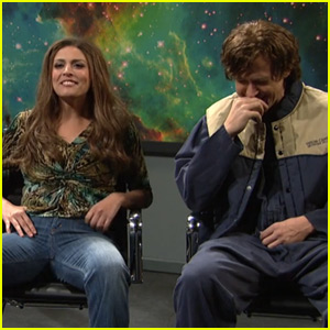 Ryan Gosling Adorably Gets the Giggles During 'Saturday Night Live' Sketch - Watch Now!