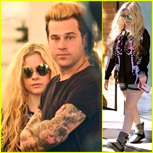 Roommates Avril Lavigne & Ryan Cabrera Do Some Shopping Together!