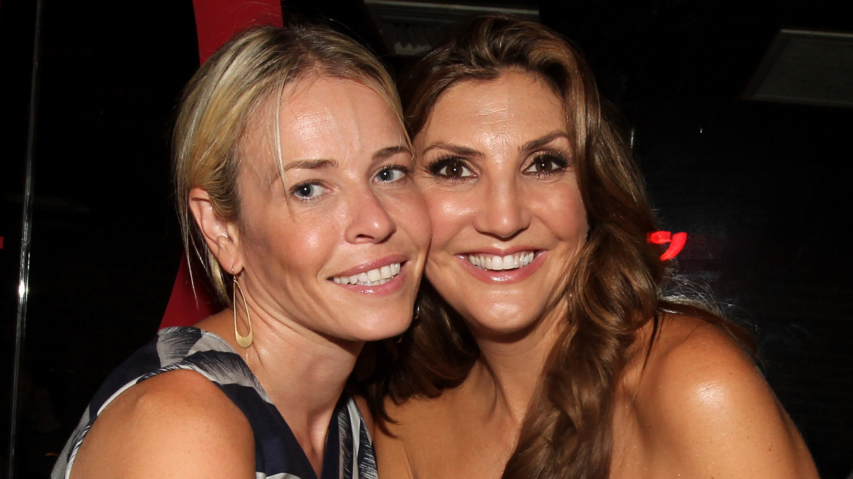 Chelsea Handler Fires Back at Heather McDonald’s Claims ‘I Hope She(00)