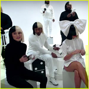 Sia, Natalie Portman, & Jimmy Fallon Perform ‘Iko Iko’ Using Classroom