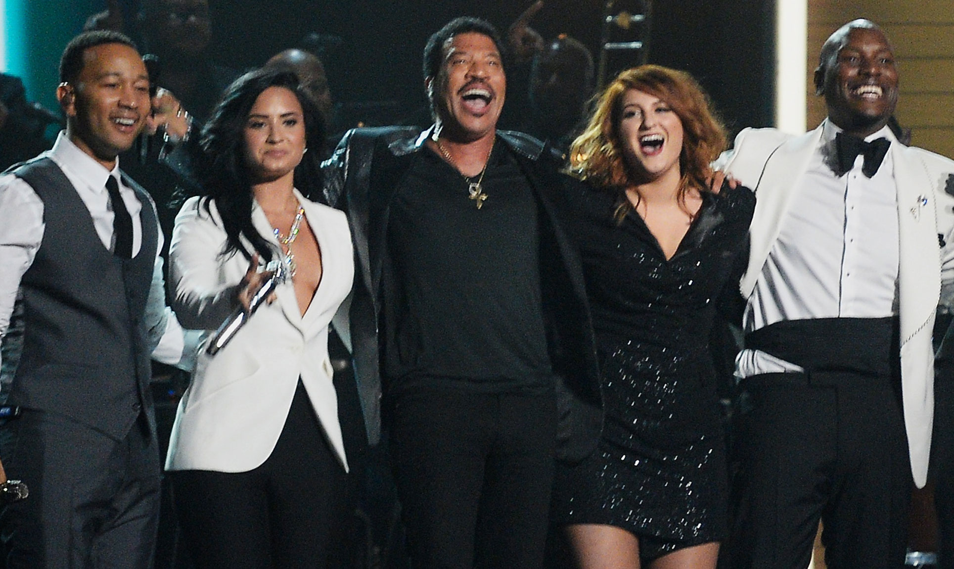 John Legend, Luke Bryan, & More Pay Tribute to Lionel Richie at Grammys(01)