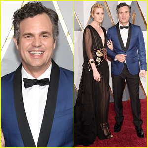 Mark Ruffalo Hits Oscars 2016 Red Carpet After Attending Sexual Abuse Protest!