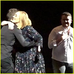 Adele Surprises Two Fans, Lets Them Sing On Stage (Video)