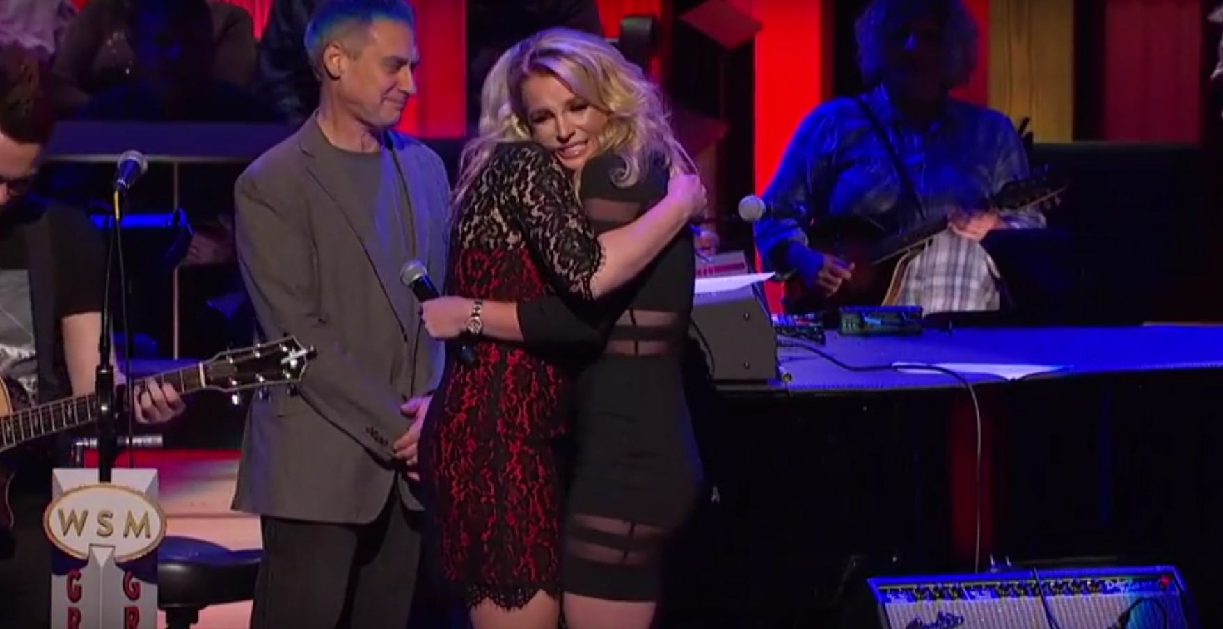 Britney Spears Surprises Sister Jamie Lynn at Grand Ole Opry Britney