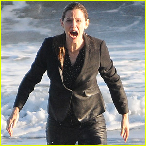 Jennifer Garner Takes a Fully Clothed Dip in the Ocean